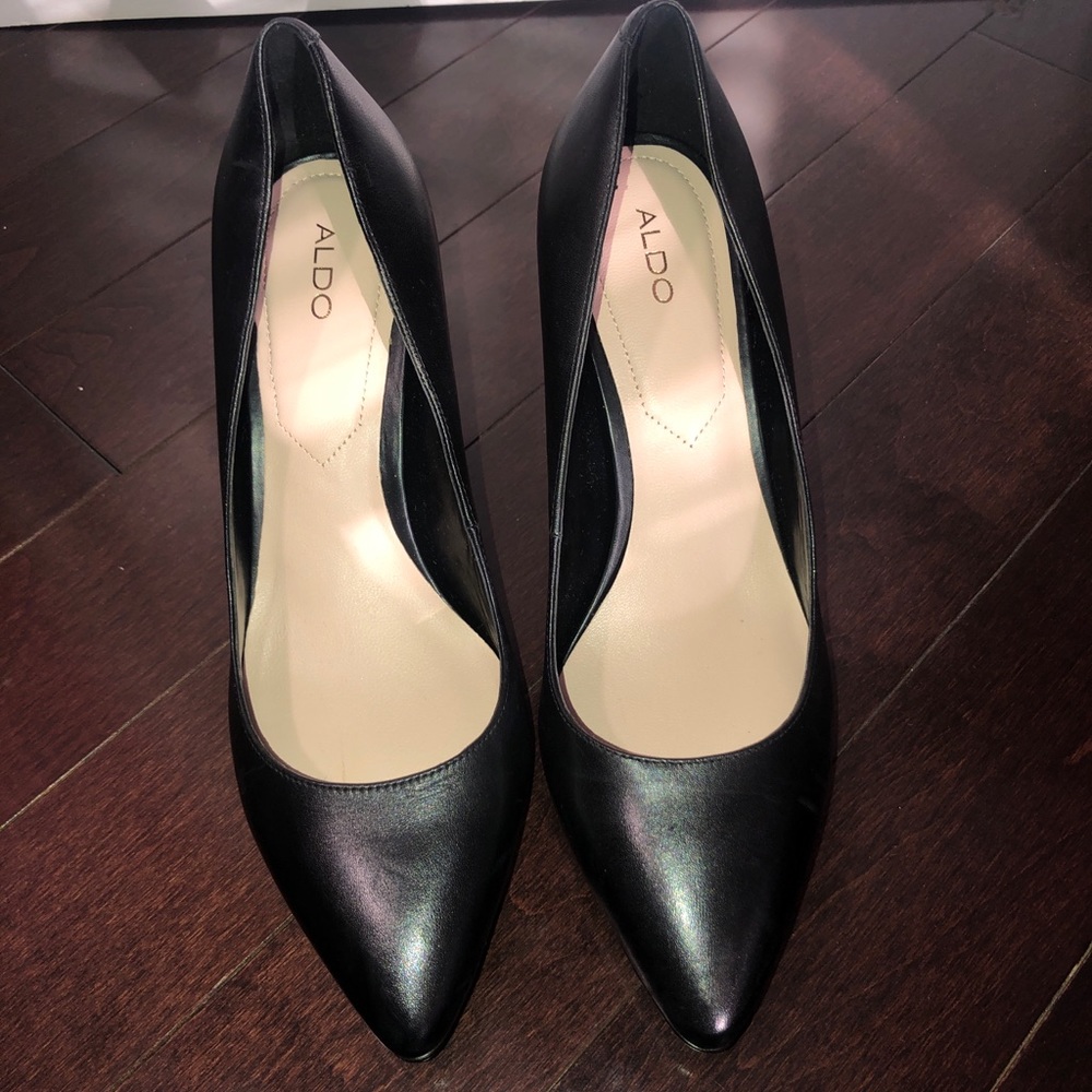 BRAND NEW. Aldo Black Size 8.5 Heels